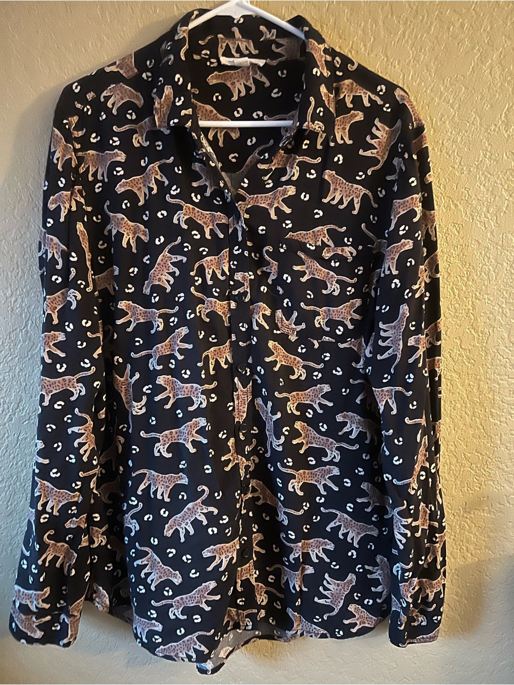 beachlunchlounge Black Button-Down Shirt with Tan Leopard Print